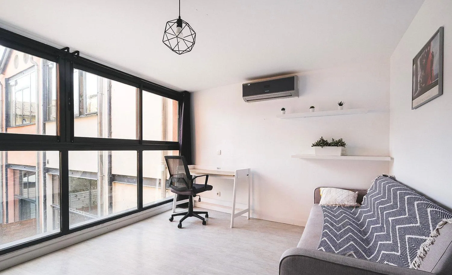 Triplex Cosy Au Calme - Terrasse - Parking Prive Apartment Lyon 0*,  France